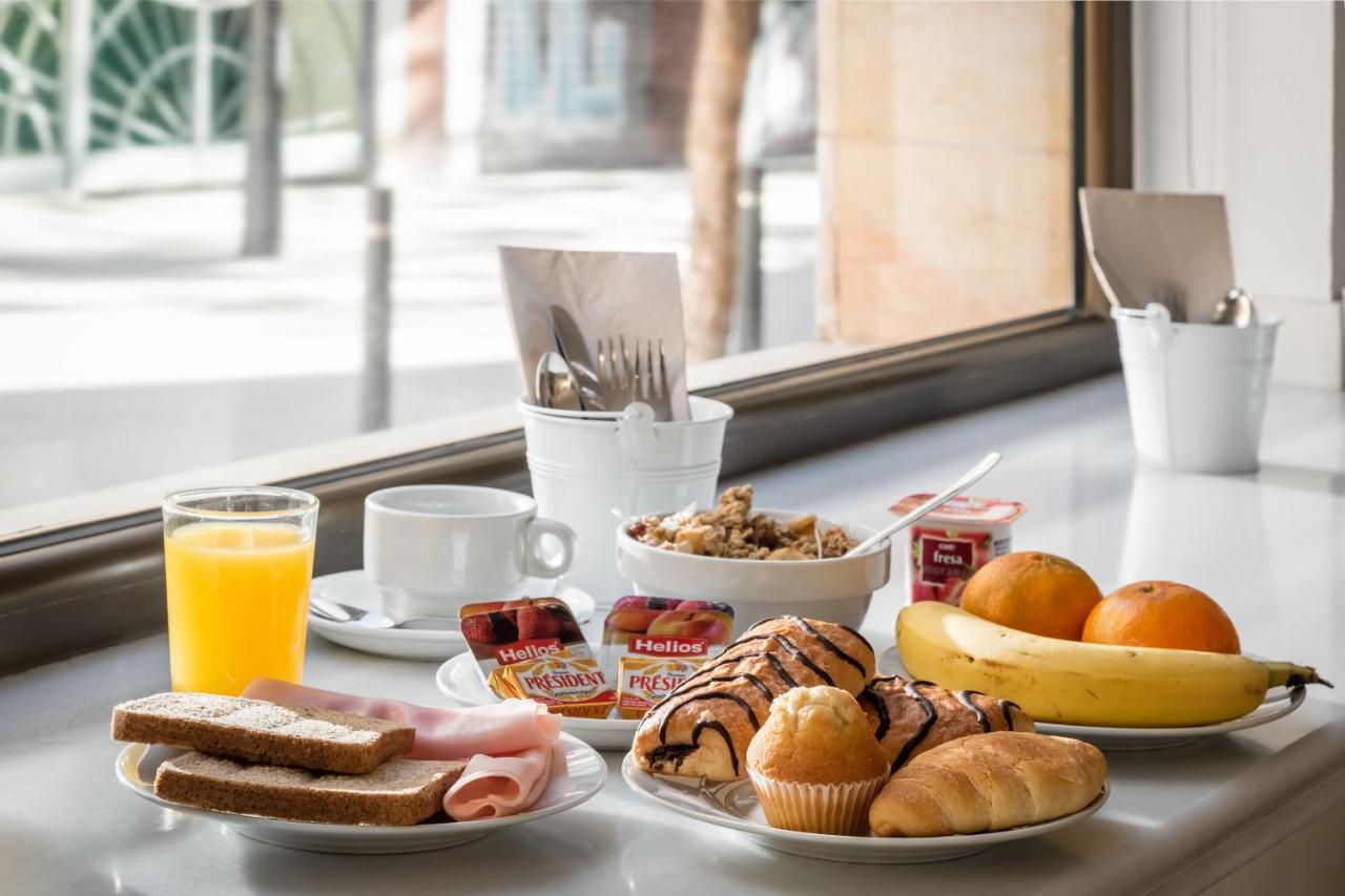 Hostal Baler Barcelona Buitenkant foto