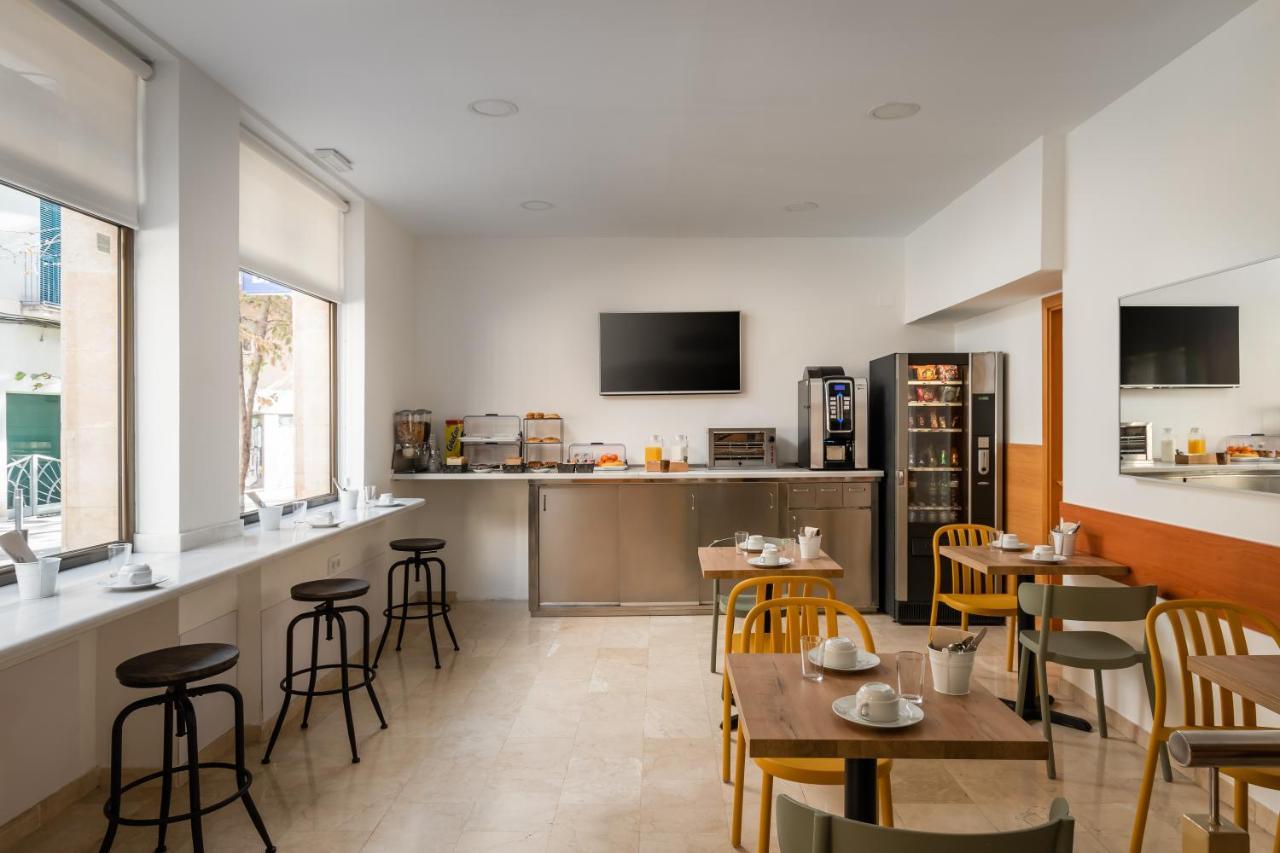 Hostal Baler Barcelona Buitenkant foto
