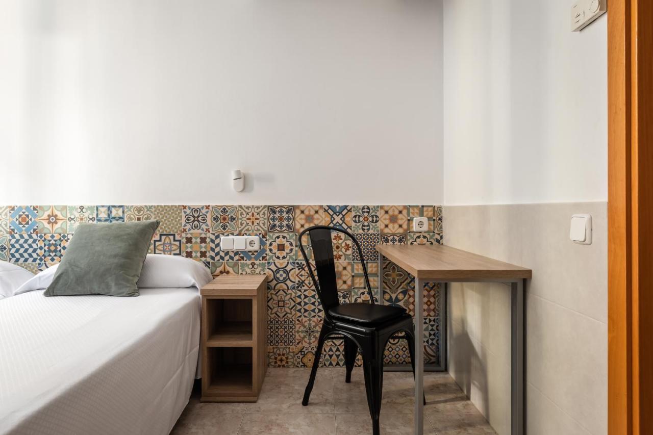 Hostal Baler Barcelona Buitenkant foto