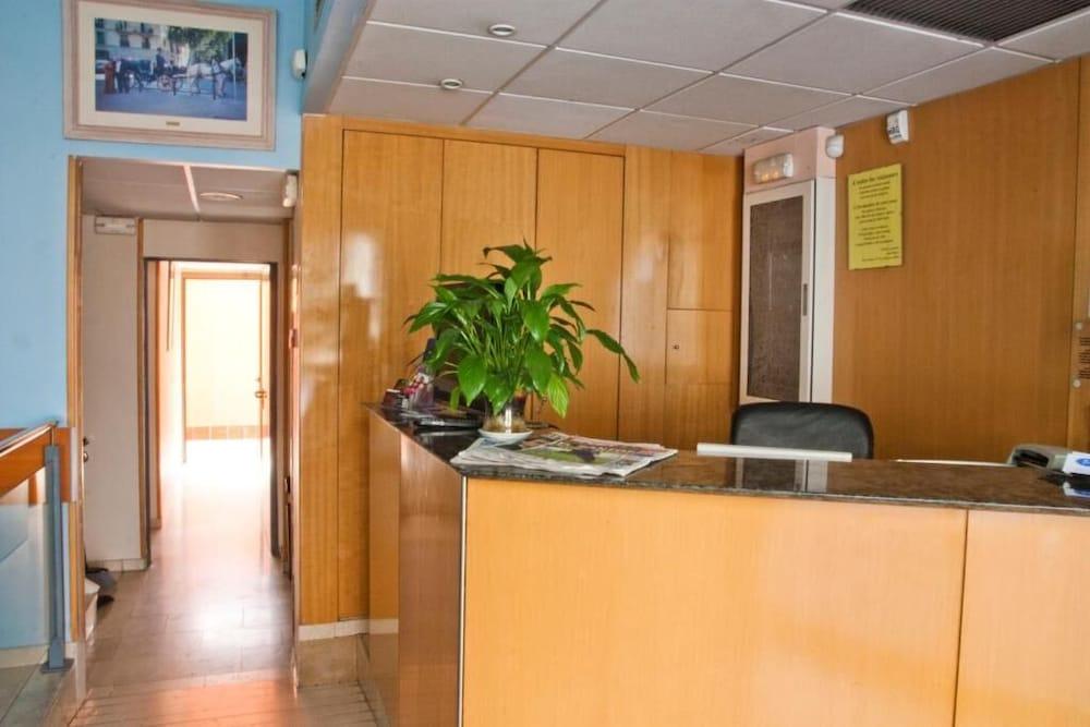 Hostal Baler Barcelona Buitenkant foto